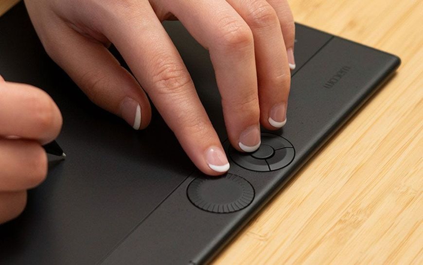Wacom Intuos Pro M 2025 (PTK670K0B)  E7074 фото