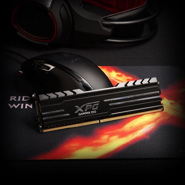 ADATA 8 GB DDR4 3200 MHz XPG Gammix D10 (AX4U32008G16A-SB10) SV7183 фото